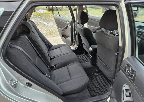 Toyota Avensis cena 9999 przebieg: 320000, rok produkcji 2005 z Łochów małe 106